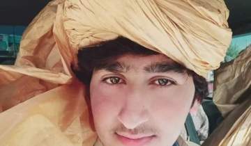 نظیر آقا، قربانی 24 ساله ای که گفته میشود توسط طالبان به قتل رسیده است.
منبع عکس: Twitter/@Sarfaraz1201Twitter