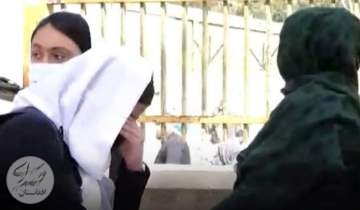 دختران افغانستانی پشت درهای بسته‌ی مدرسه‌ها اشک می‌ریزند