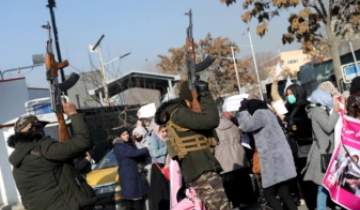 طالبان اعتراض زنان را در کابل سرکوب کردند